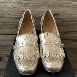 ✨ Franco Sarto Loafers Gold ✨